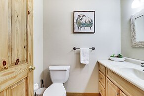 Home Near Glacier National Park w/ Hot Tub & Deck!