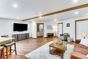 Home Near Glacier National Park w/ Hot Tub & Deck!