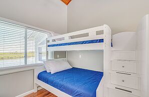 Boat Dock & Pool: Bayfront Crystal River Home