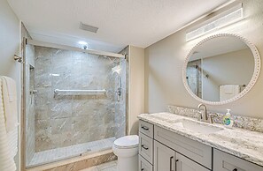 Boat Dock & Pool: Bayfront Crystal River Home