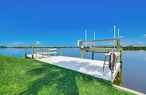 Boat Dock & Pool: Bayfront Crystal River Home