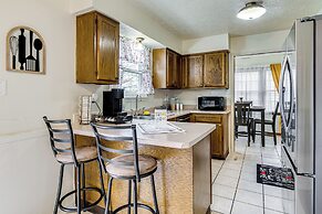 Indianapolis Home w/ Fire Pit & On-site Fishing!