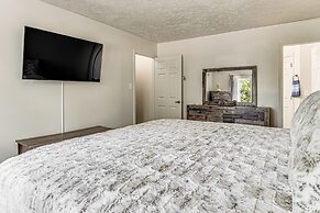 Indianapolis Home w/ Fire Pit & On-site Fishing!