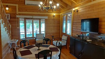 Wooden Villa w Private Garden Orchard -room w AC