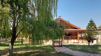 Wooden Villa w Private Garden Orchard -room w AC