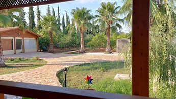 Wooden Villa w Private Garden Orchard -room w AC