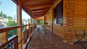 Wooden Villa w Private Garden Orchard -room w AC