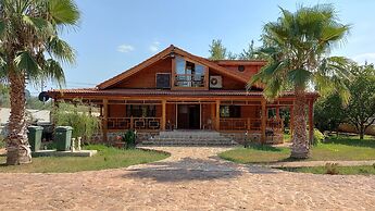 Wooden Villa w Private Garden Orchard -room w AC