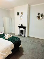 Beautiful 2bed House Near Pinderfield Hospital