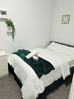 Beautiful 2bed House Near Pinderfield Hospital