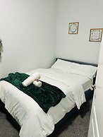 Beautiful 2bed House Near Pinderfield Hospital