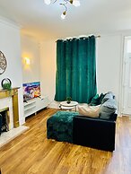 Beautiful 2bed House Near Pinderfield Hospital