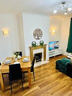 Beautiful 2bed House Near Pinderfield Hospital