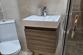 Cockfosters - Apartment - Sleeps 3 - Near Underground