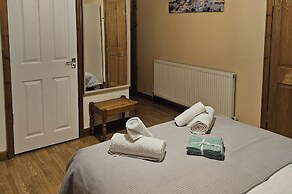 Cockfosters - Apartment - Sleeps 3 - Near Underground