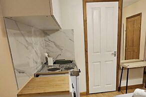 Cockfosters - Apartment - Sleeps 3 - Near Underground