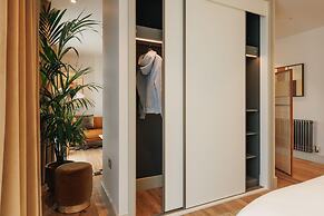 Sophisticated Studio Flat With Rooftop Access