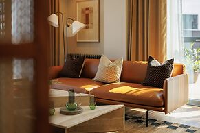 Sophisticated Studio Flat With Rooftop Access