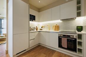 Sophisticated Studio Flat With Rooftop Access