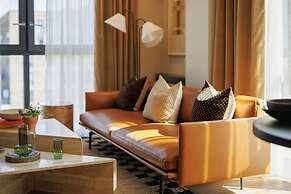 Sophisticated Studio Flat With Rooftop Access