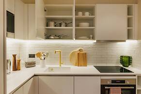 Sophisticated Studio Flat With Rooftop Access