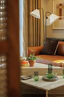 Sophisticated Studio Flat With Rooftop Access