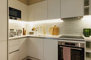 Sophisticated Studio Flat With Rooftop Access