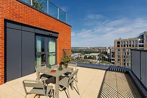 Sophisticated Studio Flat With Rooftop Access