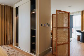 Sophisticated Studio Flat With Rooftop Access