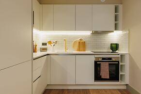 Sophisticated Studio Flat With Rooftop Access