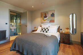 Modern Studio Flat in North London