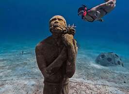 Luxury apartment on the beach nassau