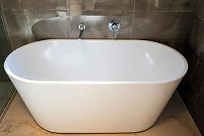 StayAU 6BR Deluxe Lakeview Point Cook