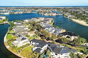 StayAU 6BR Deluxe Lakeview Point Cook