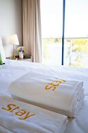 StayAU 6BR Deluxe Lakeview Point Cook