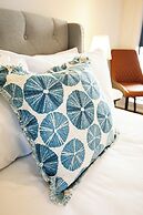 StayAU 6BR Deluxe Lakeview Point Cook