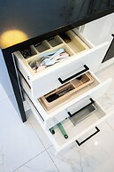 StayAU 6BR Deluxe Lakeview Point Cook