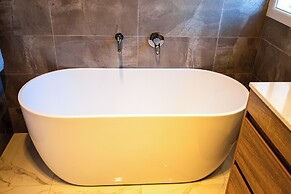 StayAU 6BR Deluxe Lakeview Point Cook