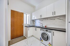 StayAU 6BR Deluxe Lakeview Point Cook