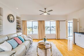 StayAU 6BR Deluxe Lakeview Point Cook