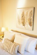 StayAU 6BR Deluxe Lakeview Point Cook