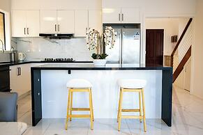 StayAU 6BR Deluxe Lakeview Point Cook