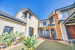 StayAU 6BR Deluxe Lakeview Point Cook