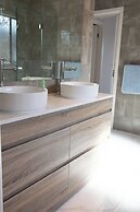 StayAU 6BR Deluxe Lakeview Point Cook