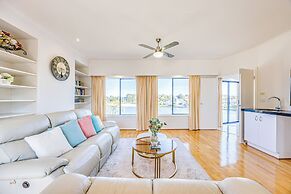 StayAU 6BR Deluxe Lakeview Point Cook