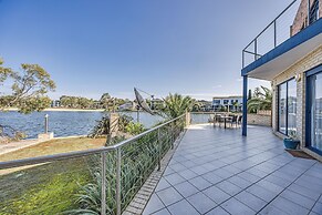 StayAU 6BR Deluxe Lakeview Point Cook