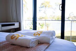 StayAU 6BR Deluxe Lakeview Point Cook