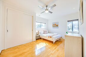 StayAU 6BR Deluxe Lakeview Point Cook