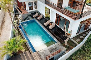 Kari Senja Luxury Villa