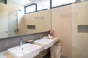 Villa Close to Fisherman's - KBR26